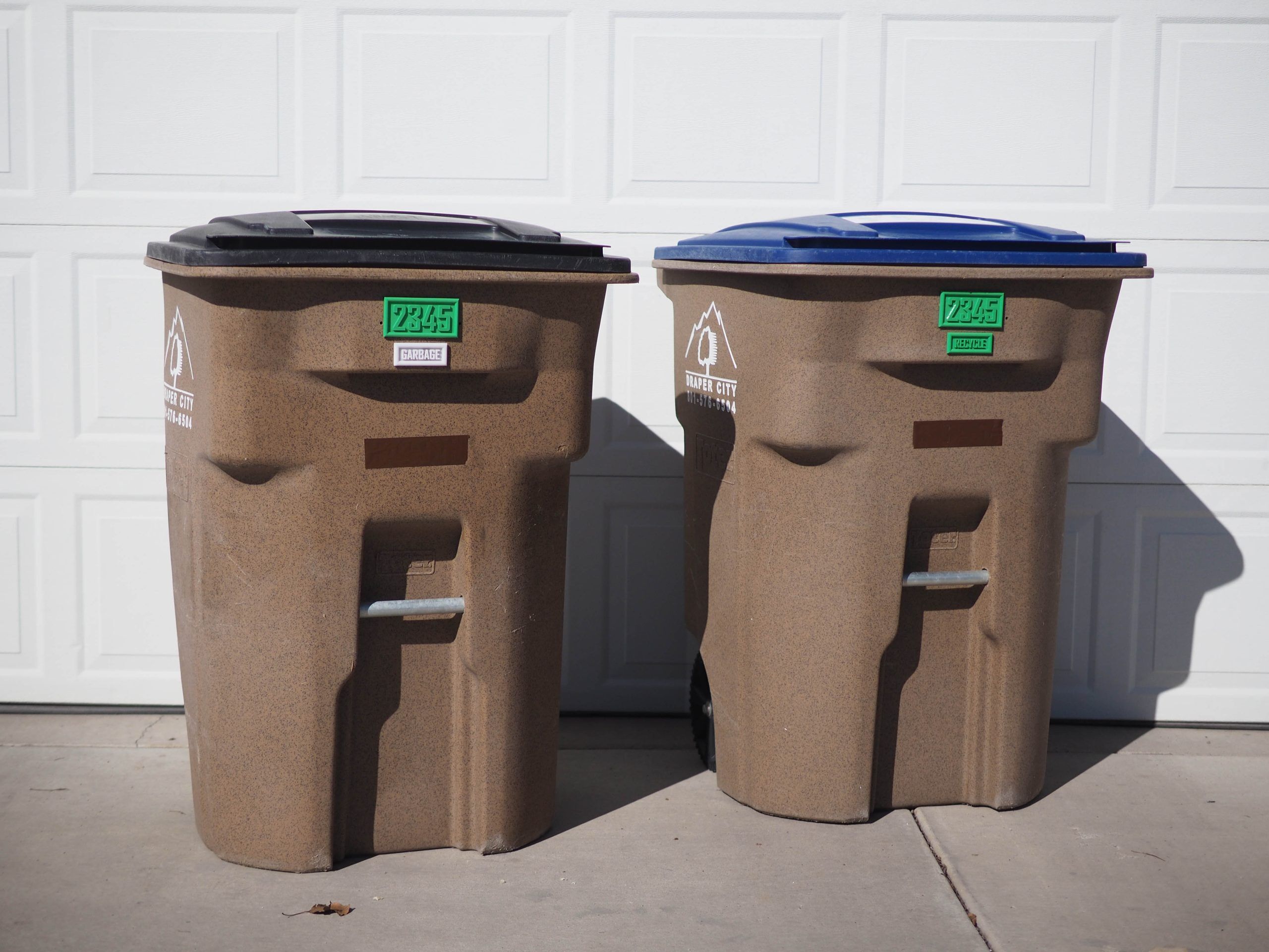 Kelly Green Plaques with Stock Garbage and Recycle Plaques